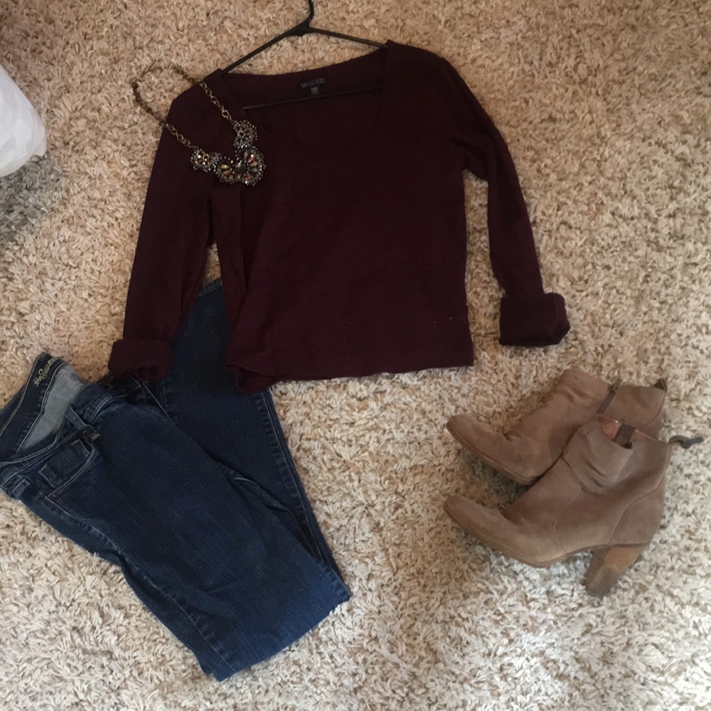 maroon long sleeve crop top.